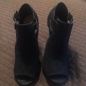 Black suede open toes booties